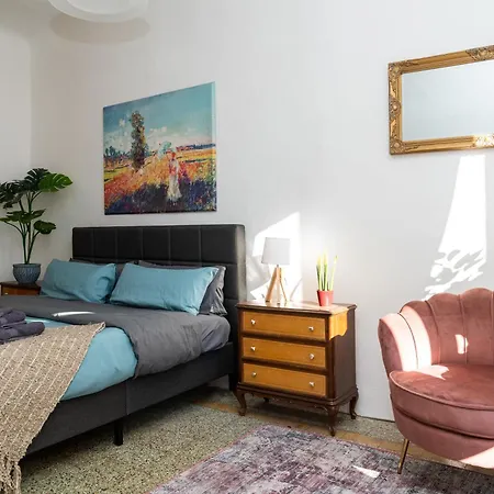 Apartment Historic Apt In The Center Of With Balcony *