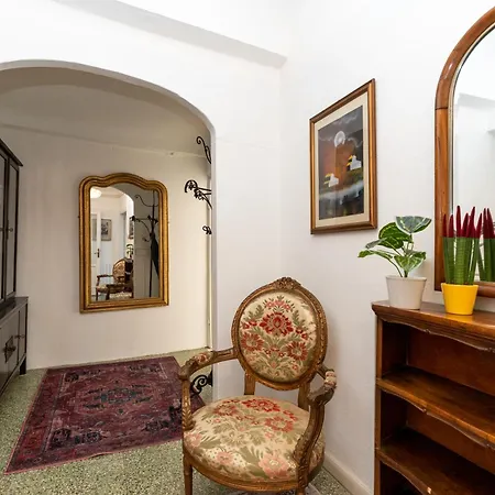 Historic Apt In The Center Of With Balcony Apartment *