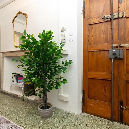 Historic Apt In The Center Of With Balcony Apartment