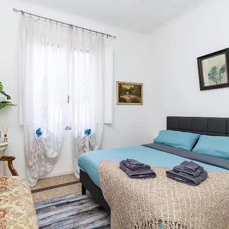 Apartment Historic Apt In The Center Of With Balcony Lucca