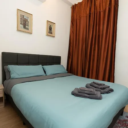 Historic Apt In The Center Of With Balcony *