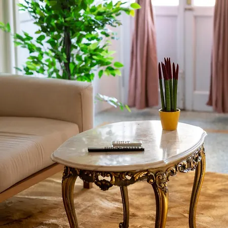 Historic Apt In The Center Of With Balcony