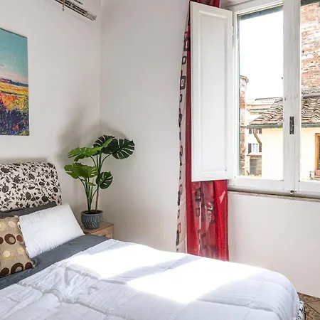 Historic Apt In The Center Of With Balcony